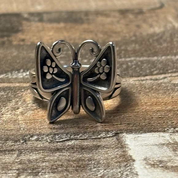 James Avery Butterfly Ring Size 9 – Like New - Picture 2 of 6